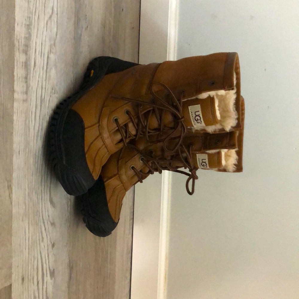 Ugg Adirondack Woman’s Snow Boots—size 9–10